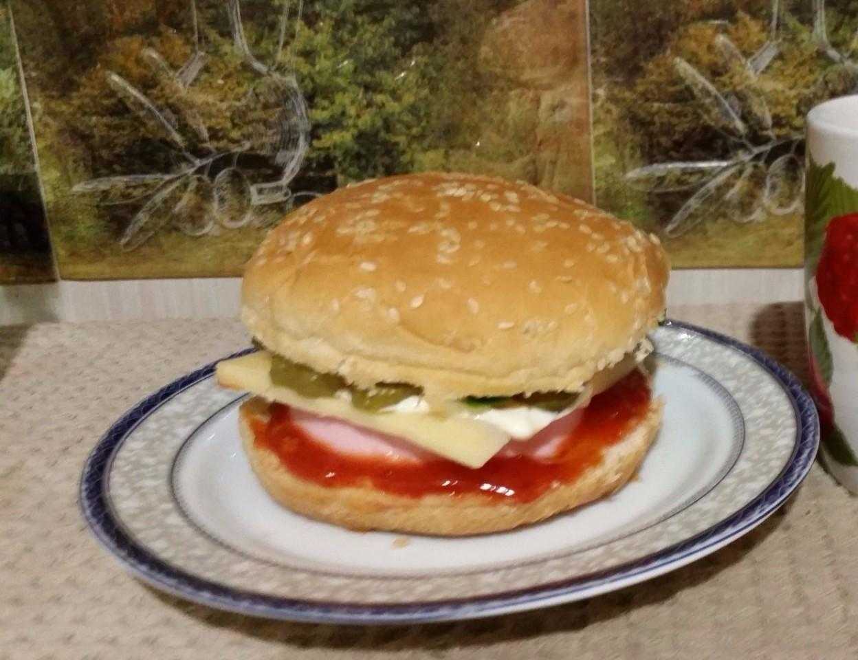 Домашний гамбургер с котлетой
