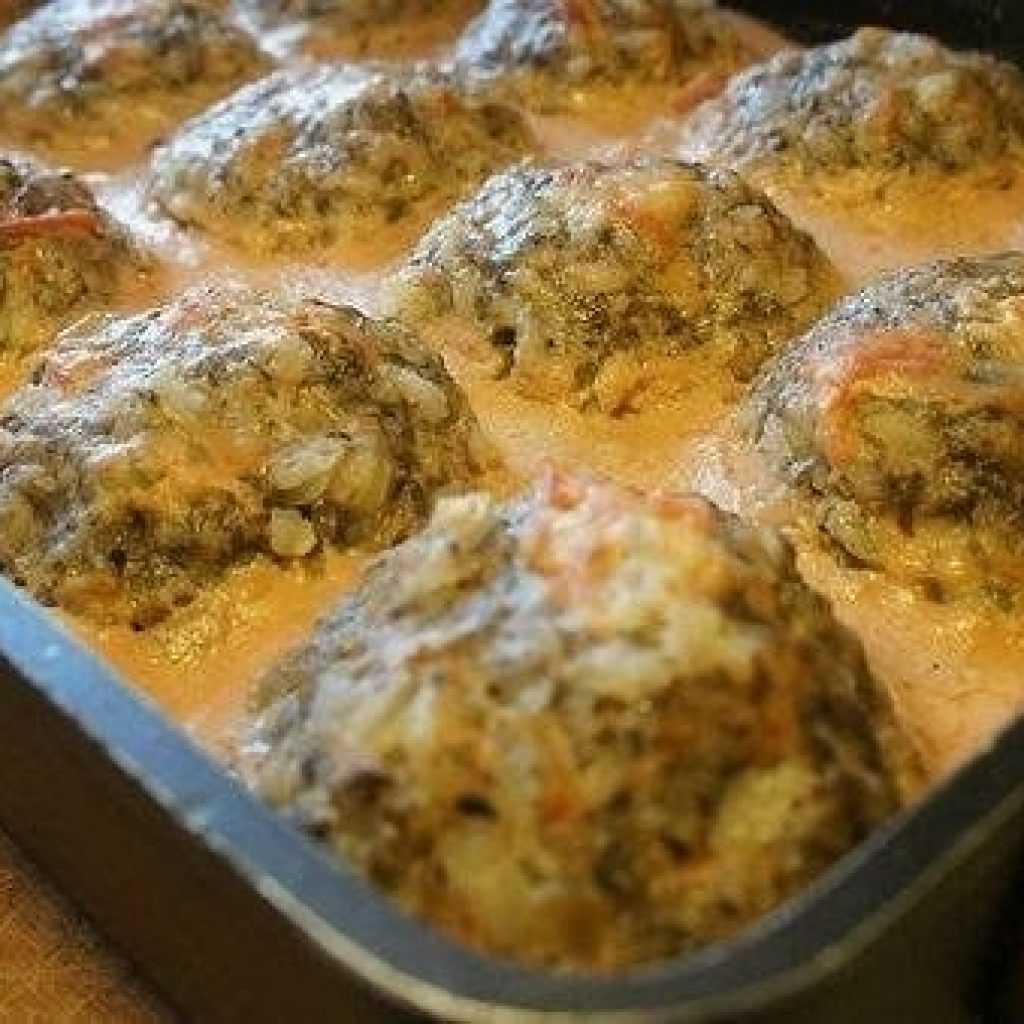 Тефтели с грибами в томатно-сметанном соусе – кулинарный рецепт