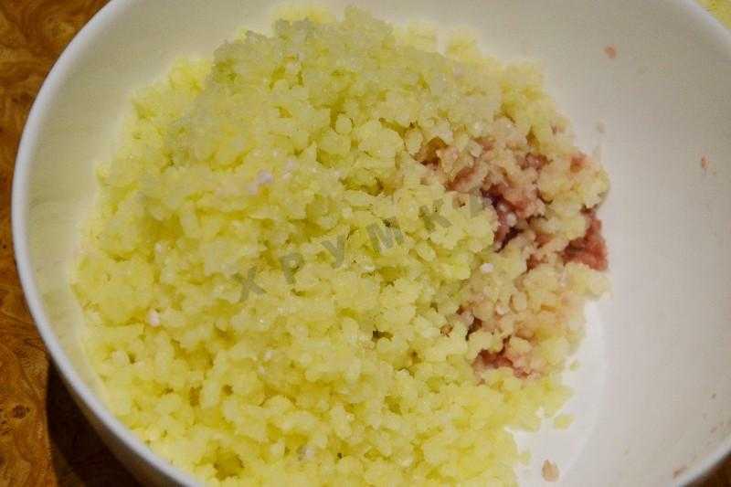 Тефтели с капустой и рисом