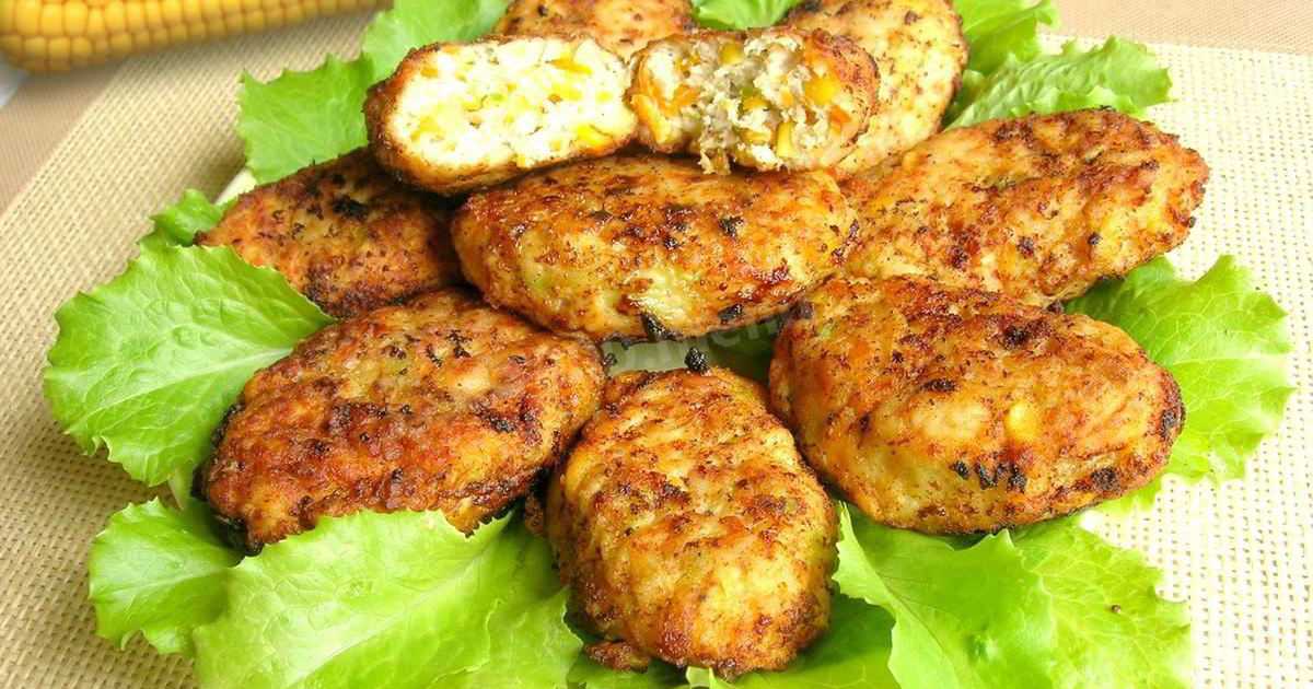 Куриные котлеты с кукурузой и гороховым пюре – кулинарный рецепт