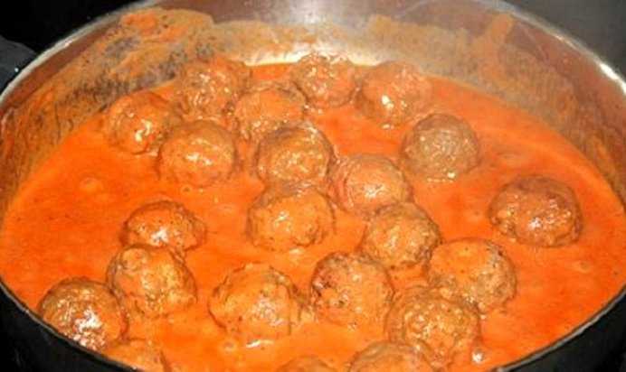 Тефтели в сливочно-томатном соусе в духовке - 18 пошаговых фото в рецепте
