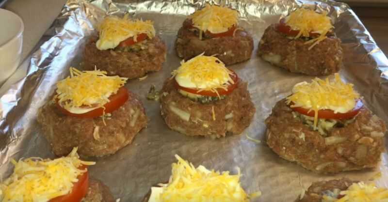 Рецепт мясных гнезд с грибами и сыром в духовке: приготовление пошагово с фото