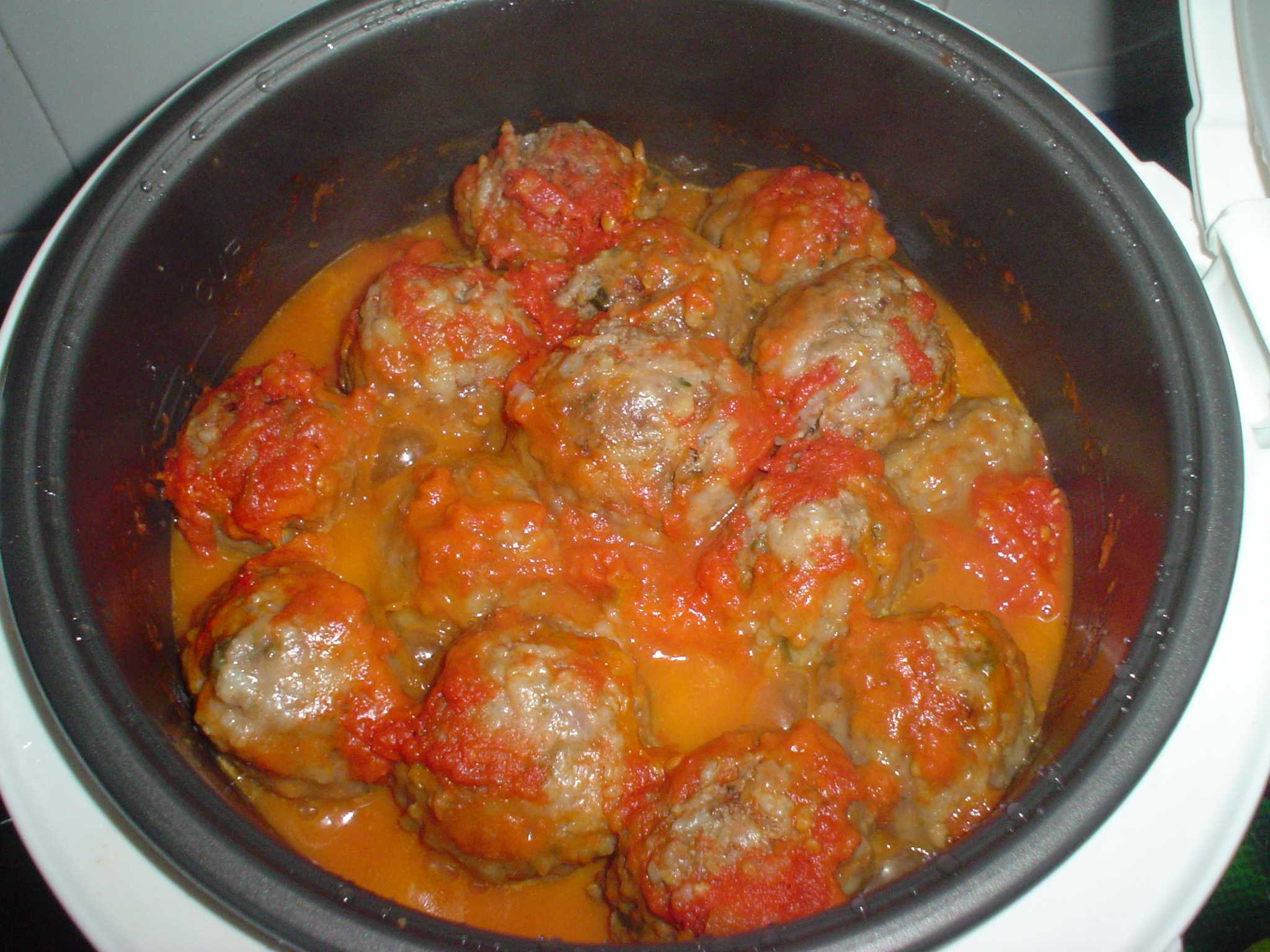 Пикантные тефтели в томатном соусе – кулинарный рецепт