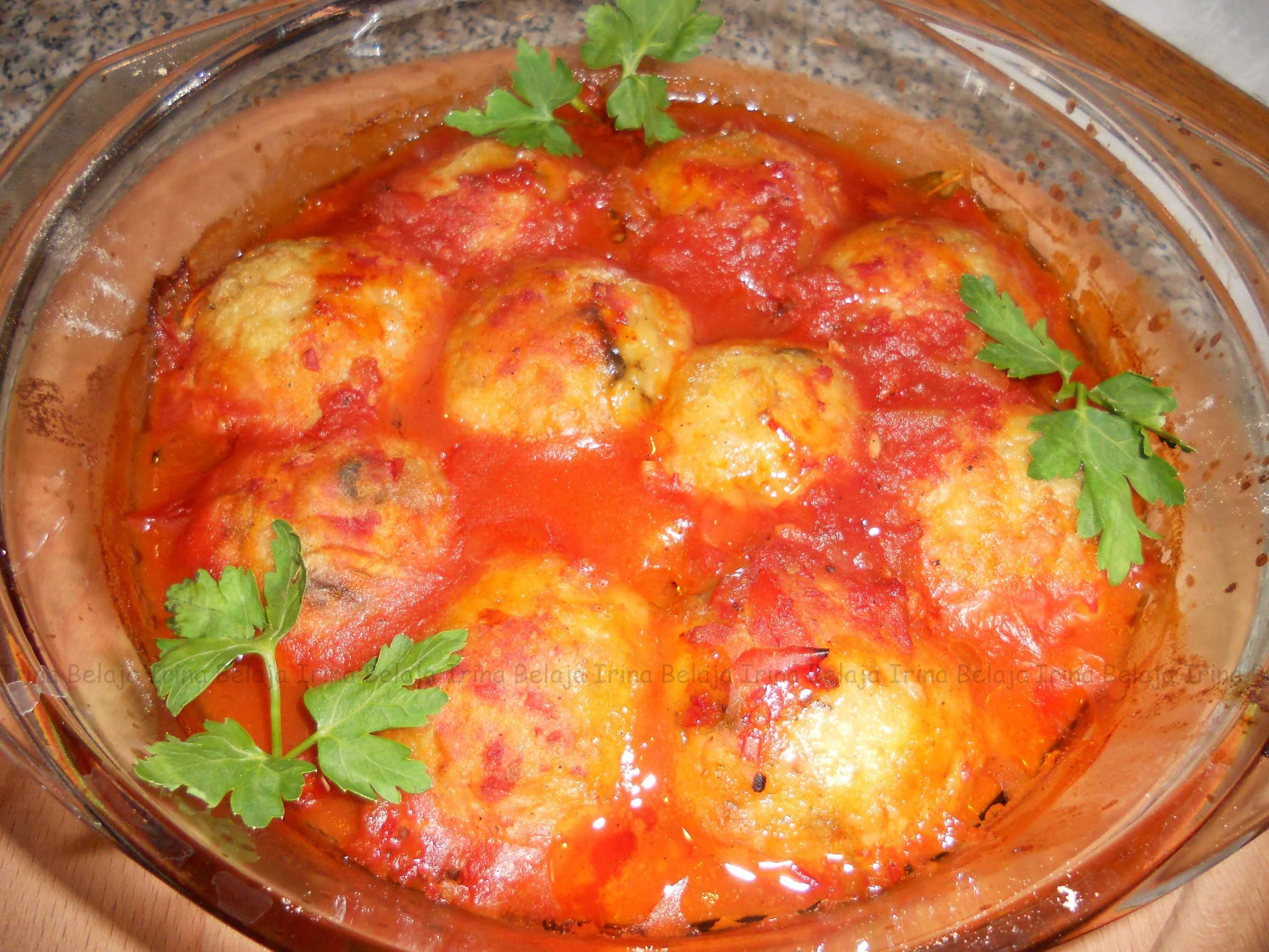 Тефтели в картофельно-томатном соусе – кулинарный рецепт