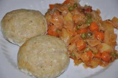 Рыбные котлеты с овощным рагу – кулинарный рецепт