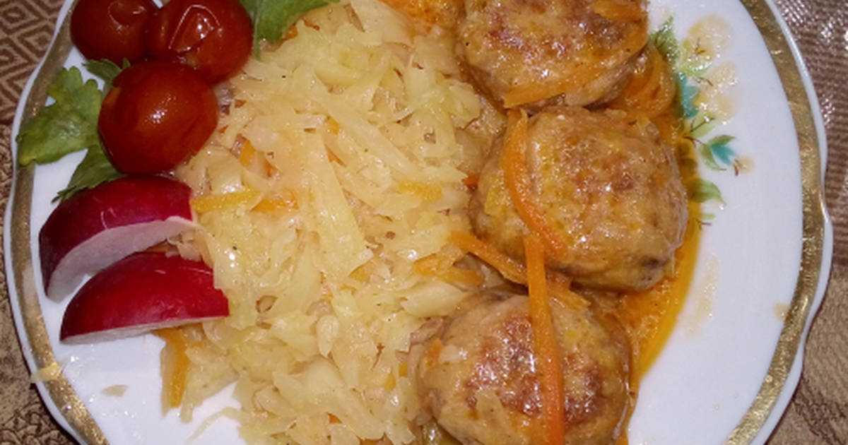 Рыбно-рисовые тефтели "ёжики" в томате – кулинарный рецепт