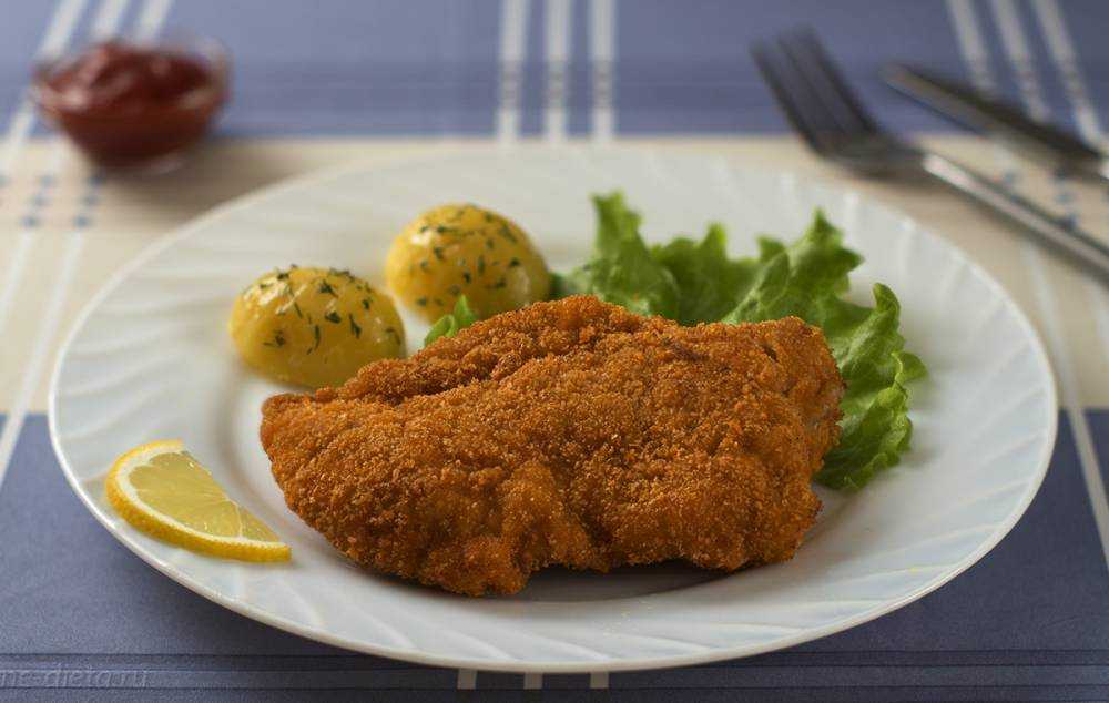 Как вкусно приготовить классический шницель из свинины: рецепты в духовке и мультиварке