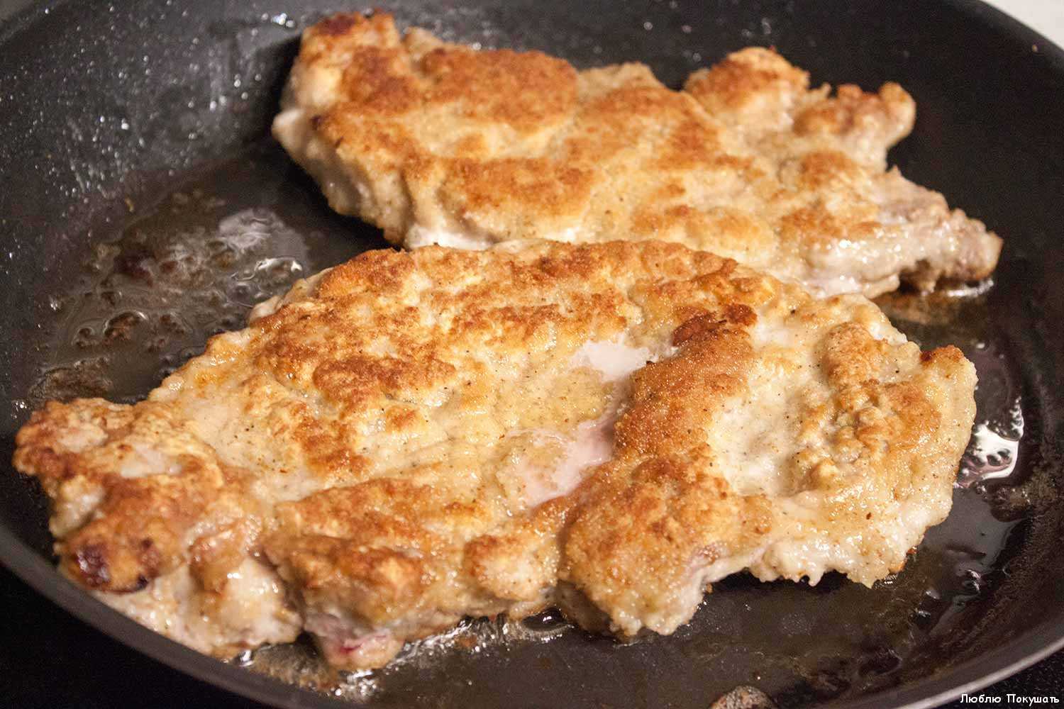 Куриное филе в сухарях на сковороде рецепт с фото пошагово
