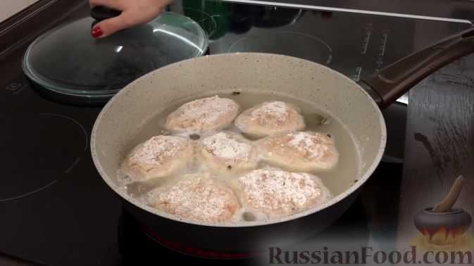 Котлеты на пару в сковороде: рецепт с фото пошагово. как приготовить паровые котлеты в сковороде?
