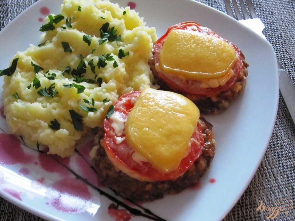 Котлеты в духовке под сыром с помидорами - кушаем вкусно
