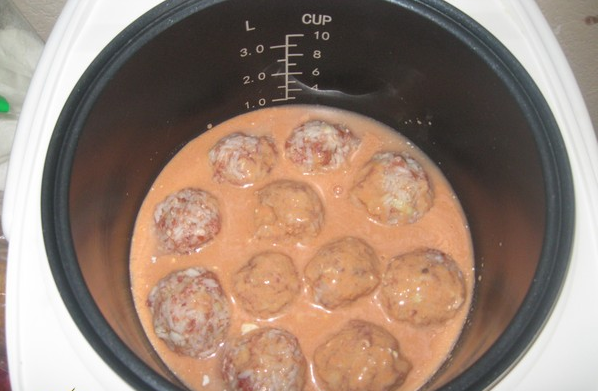 Тефтели в томатно-сметанном соусе – кулинарный рецепт