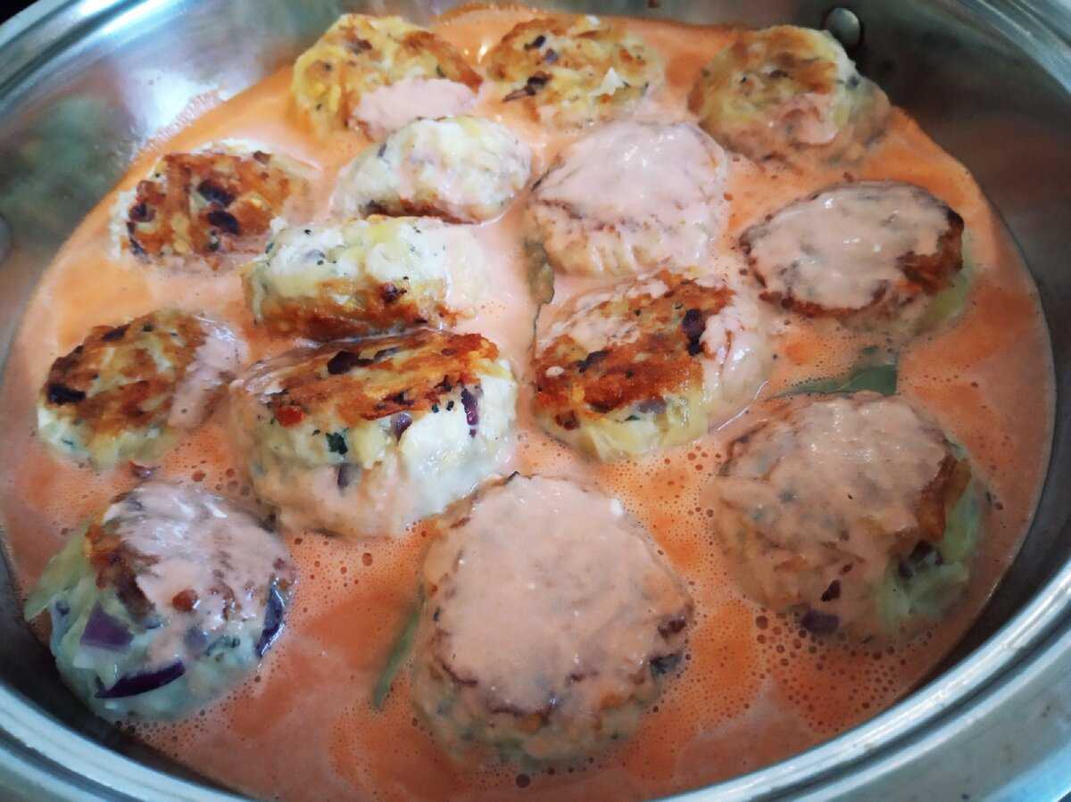 Котлеты в сметанном соусе: рецепт с фото пошагово. как приготовить котлеты в духовке с подливкой из сметаны?