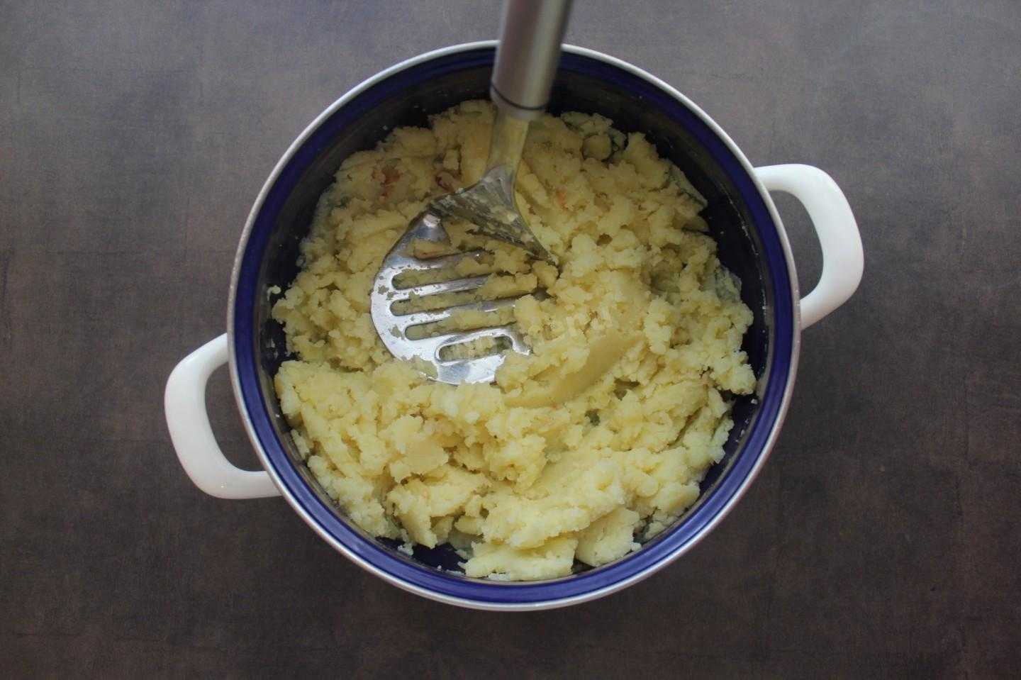 Картофельные котлеты с крабовыми палочками – кулинарный рецепт