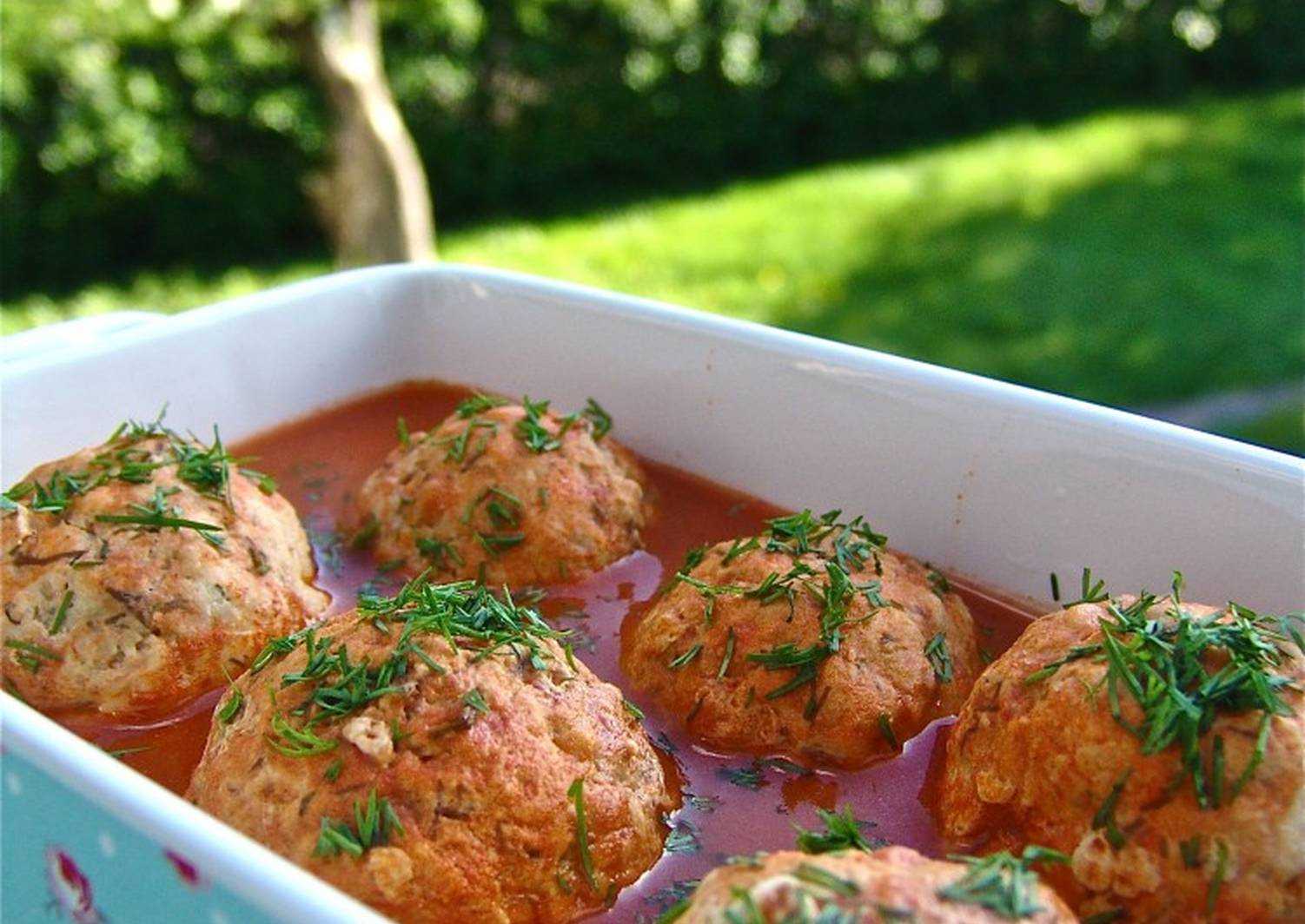 Пикантные тефтели в томатном соусе – кулинарный рецепт