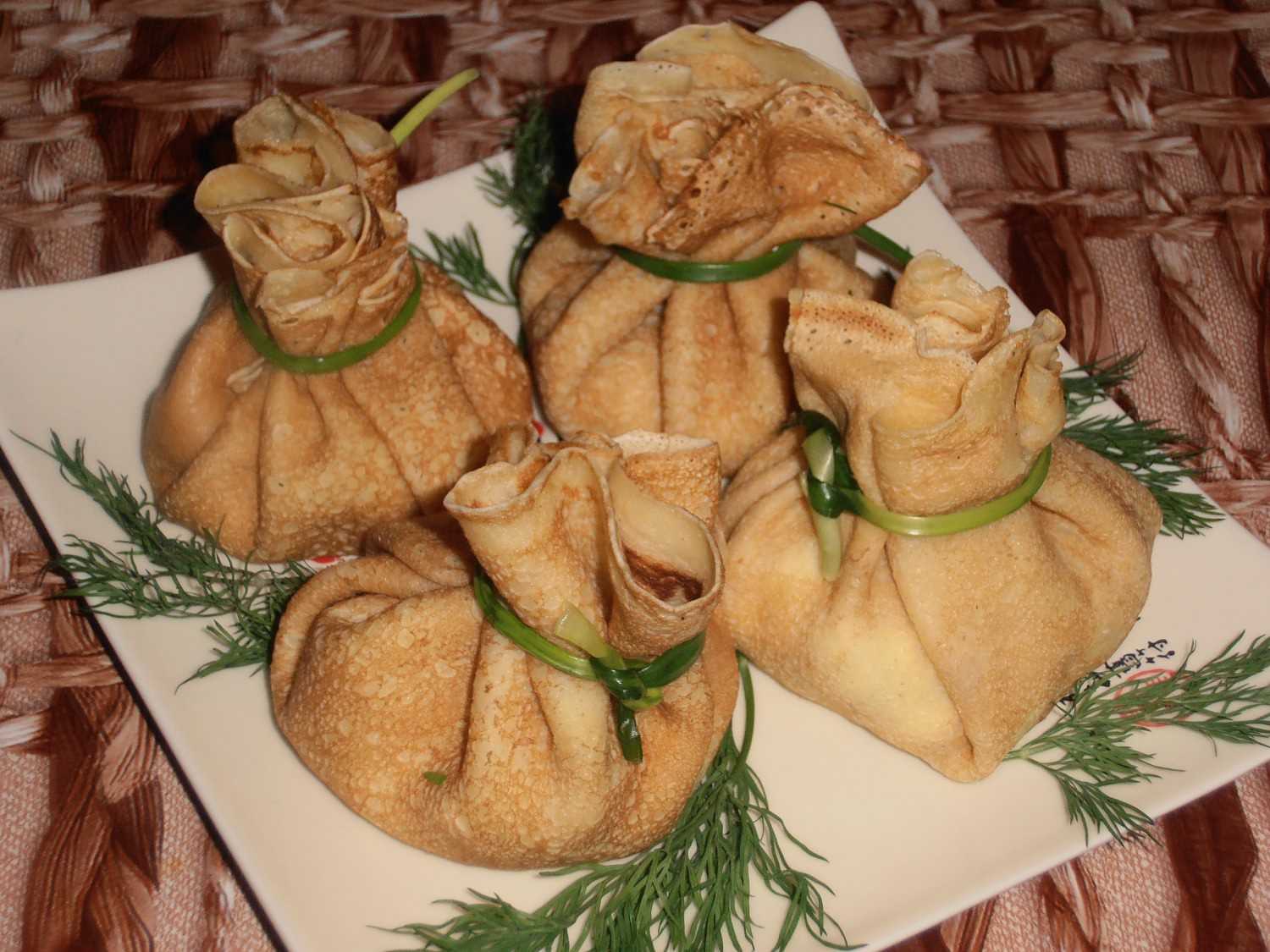 Рецепт мясных гнезд с грибами и сыром в духовке: приготовление пошагово с фото